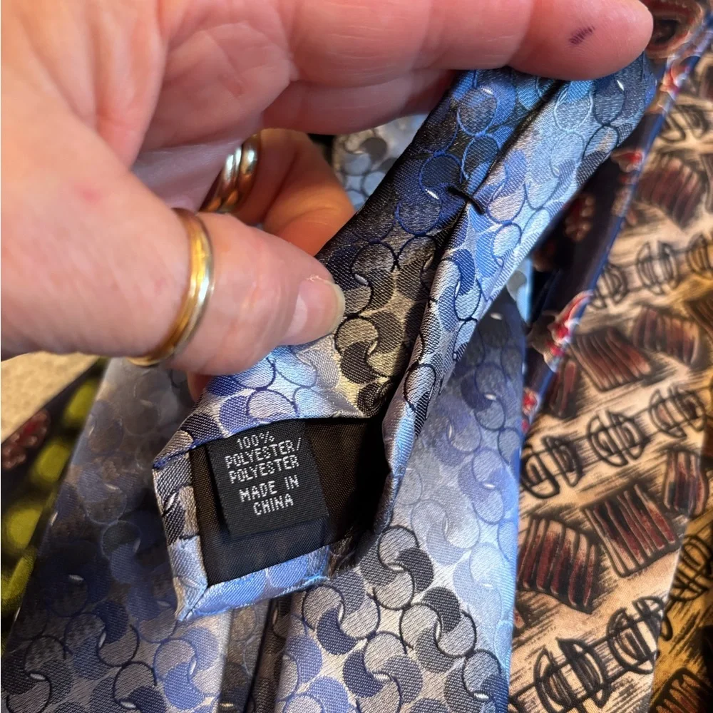 2/$20 Van Heusen Shades of Blue 100% Polyester Men's Necktie - Picture 6 of 6